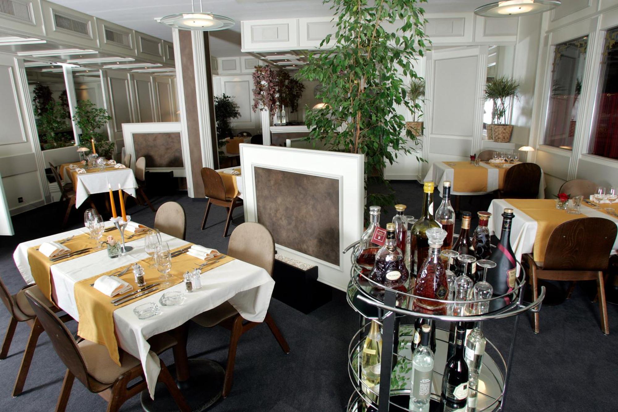 Hotel Le National Delemont Bagian luar foto