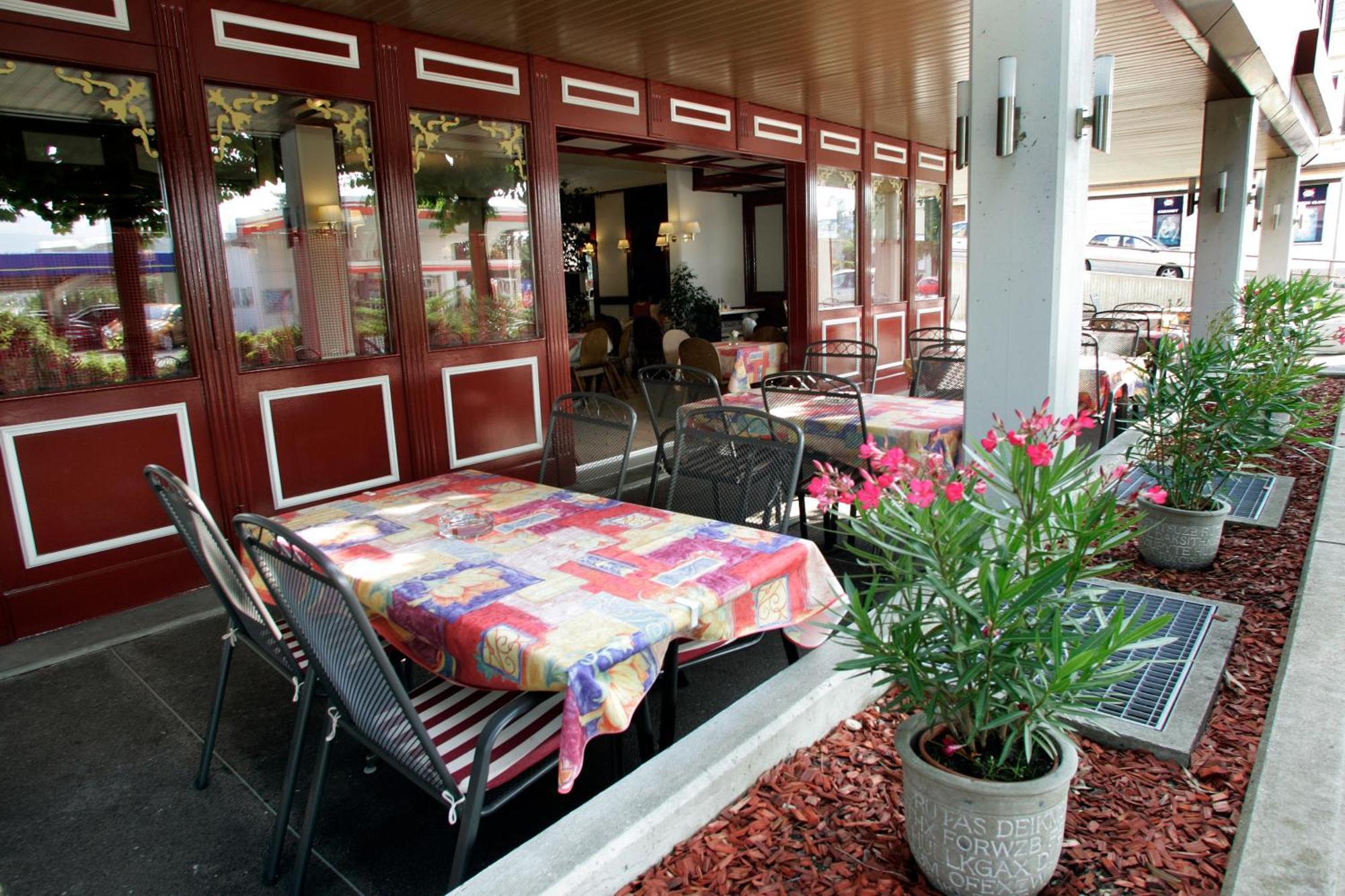Hotel Le National Delemont Bagian luar foto