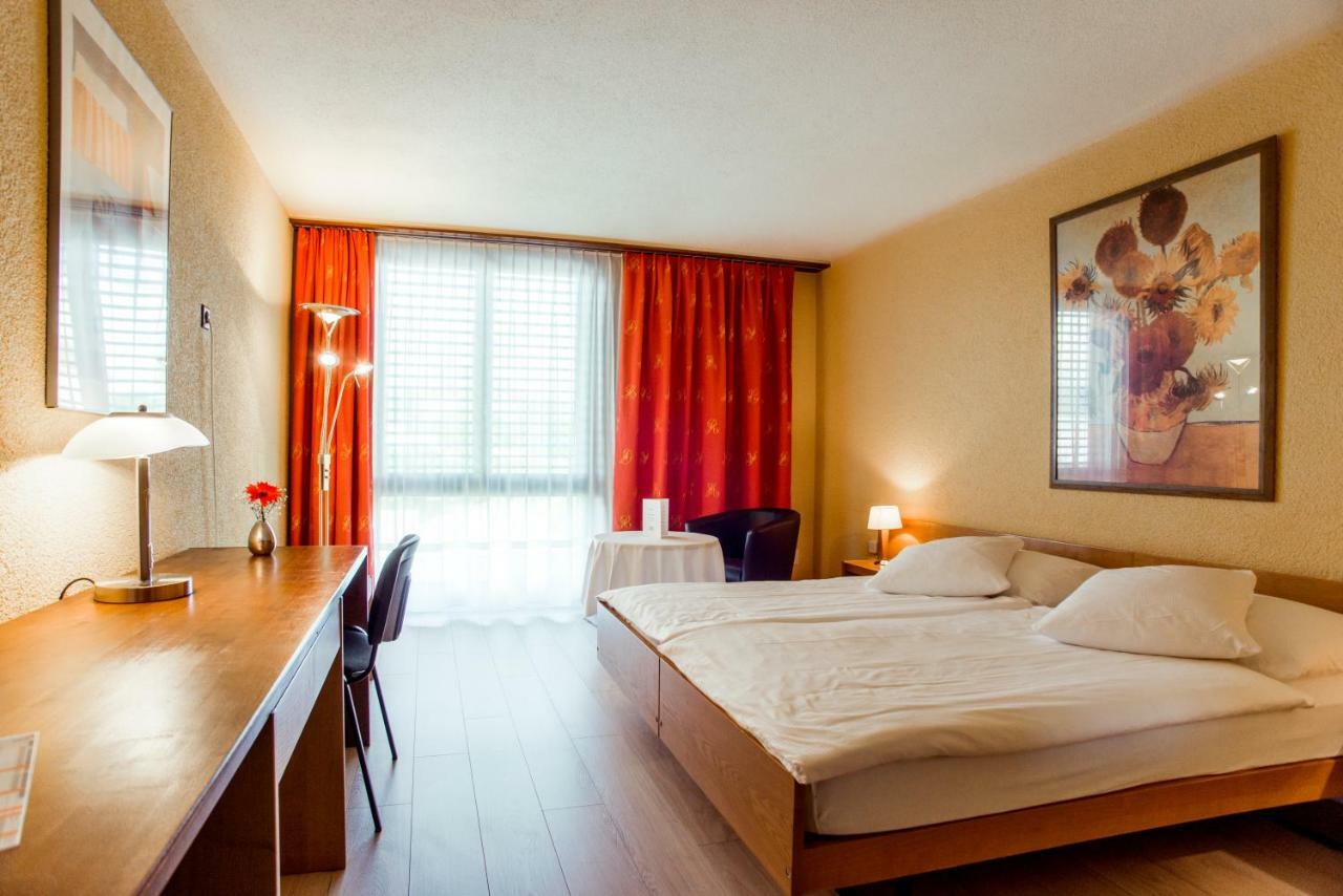 Hotel Le National Delemont Bagian luar foto