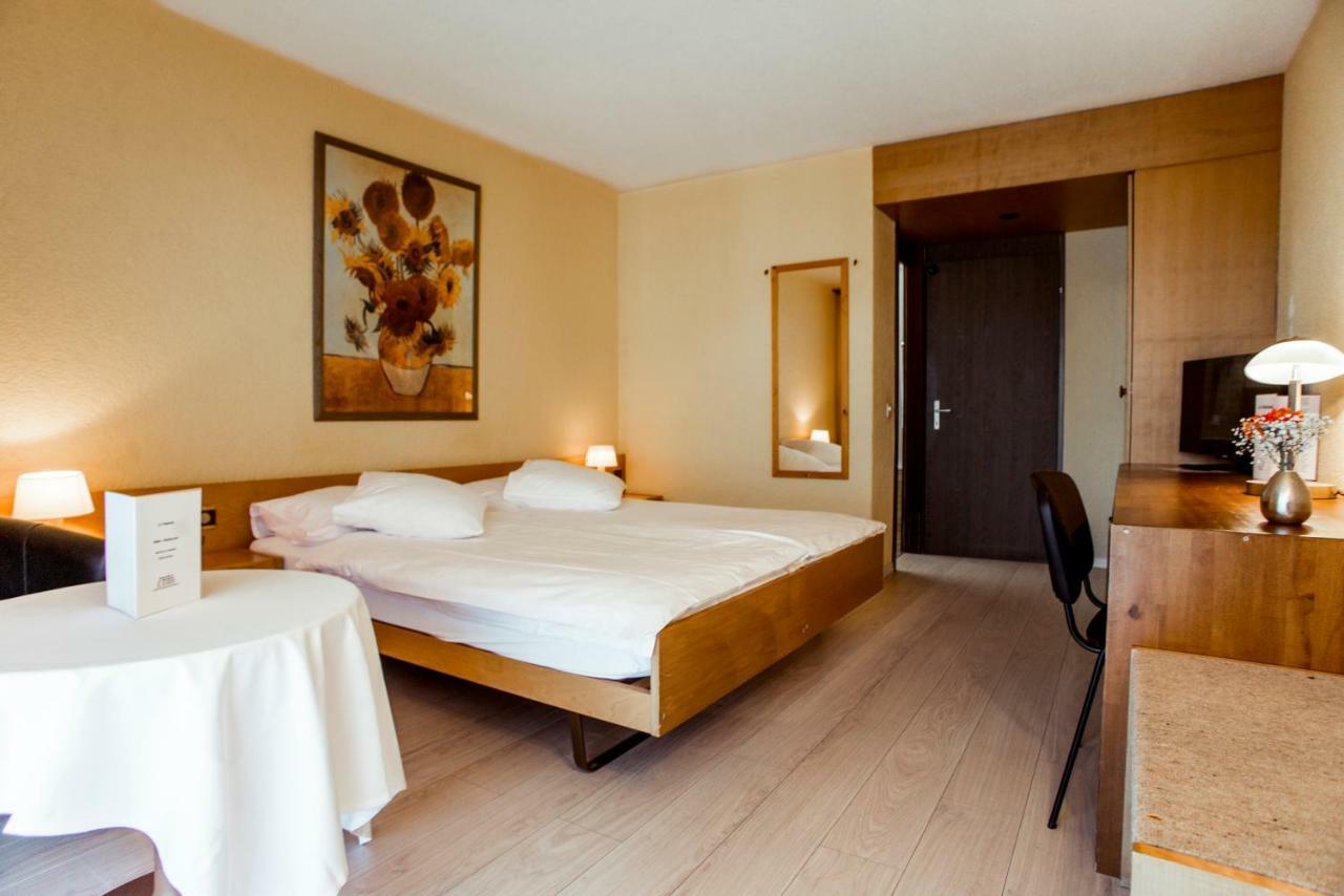 Hotel Le National Delemont Bagian luar foto